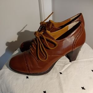 Bass heeled oxfords